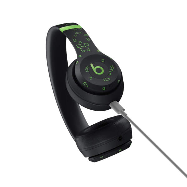 Beats Solo 4 Minecraft Special Edition Wireless Headphones, Charged Black - Image 6