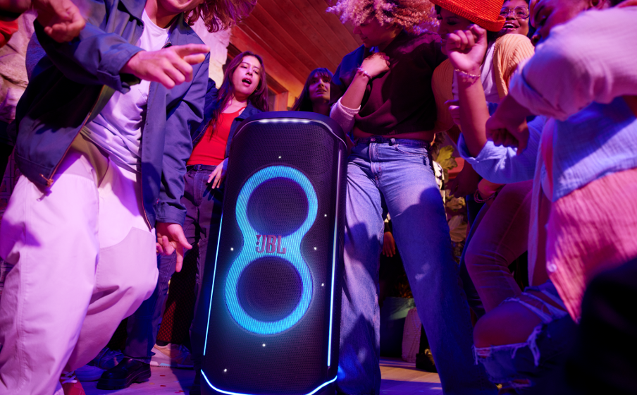 JBL PartyBox Ultimate – Massive Party Speaker with Powerful Sound, Multi-Dimensional Lightshow, Splashproof Design, Black 21 JBL PartyBox Ultimate A multi-dimensional, dynamic lightshow - Image