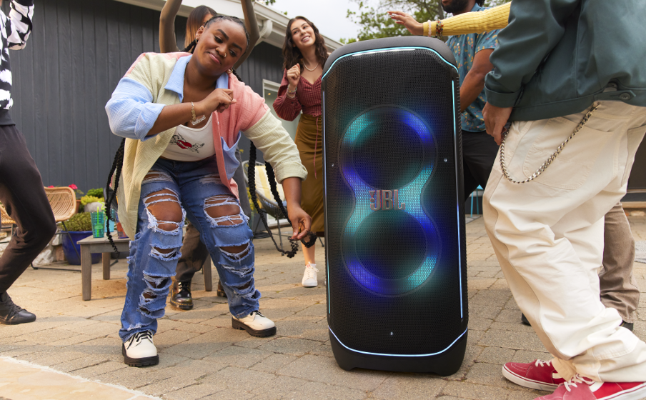 JBL PartyBox Ultimate – Massive Party Speaker with Powerful Sound, Multi-Dimensional Lightshow, Splashproof Design, Black 22 JBL PartyBox Ultimate Wi-Fi and Bluetooth connectivity - Image