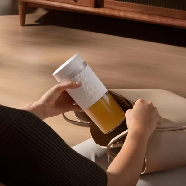 Xiaomi Mijia Portable Juicer Cup 2nd Gen, Rechargeable 300ML Mini Fruit Blender, Handheld Juicing Cup for Smoothies & Juices - Image 8