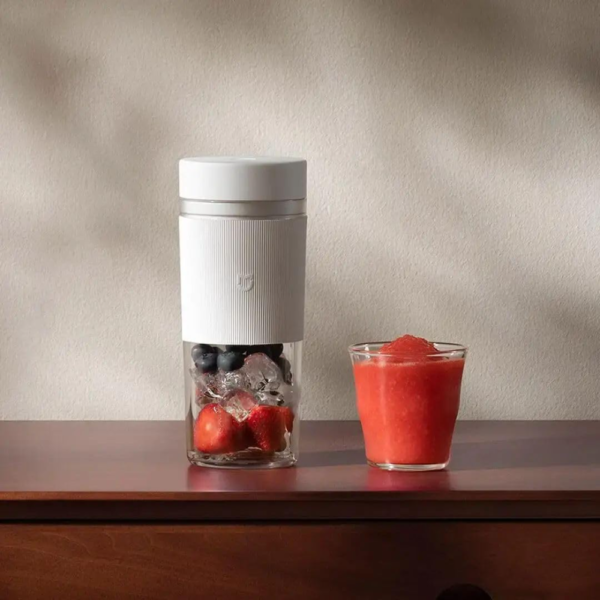Xiaomi Mijia Portable Juicer Cup 2nd Gen, Rechargeable 300ML Mini Fruit Blender, Handheld Juicing Cup for Smoothies & Juices - Image 5