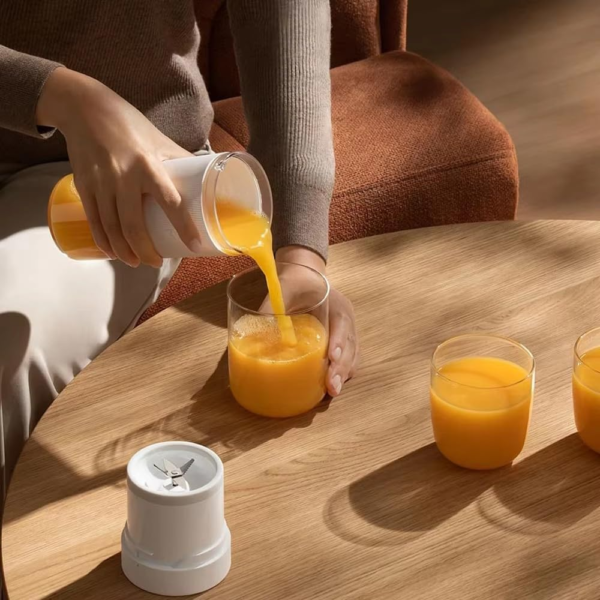 Xiaomi Mijia Portable Juicer Cup 2nd Gen, Rechargeable 300ML Mini Fruit Blender, Handheld Juicing Cup for Smoothies & Juices - Image 7