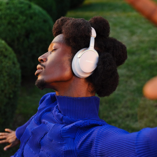 Bose QuietComfort Ultra Wireless Noise Cancelling Headphones, Spatial Audio, Over-the-Ear Headphones with Mic, 24H Battery Life, 2023, White Smoke - Image 2