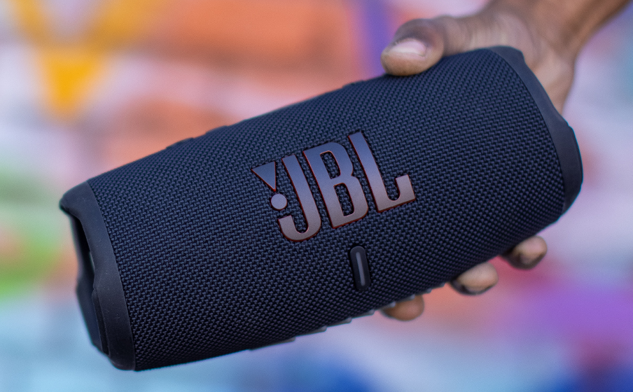 JBL Charge 5 Portable Bluetooth Speaker - Built-In Powerbank, Pro Sound, Dual Bass Radiators, 20H Battery, IP67 Waterproof, Blue 10 JBL Charge 5 20 hours of playtime - Image