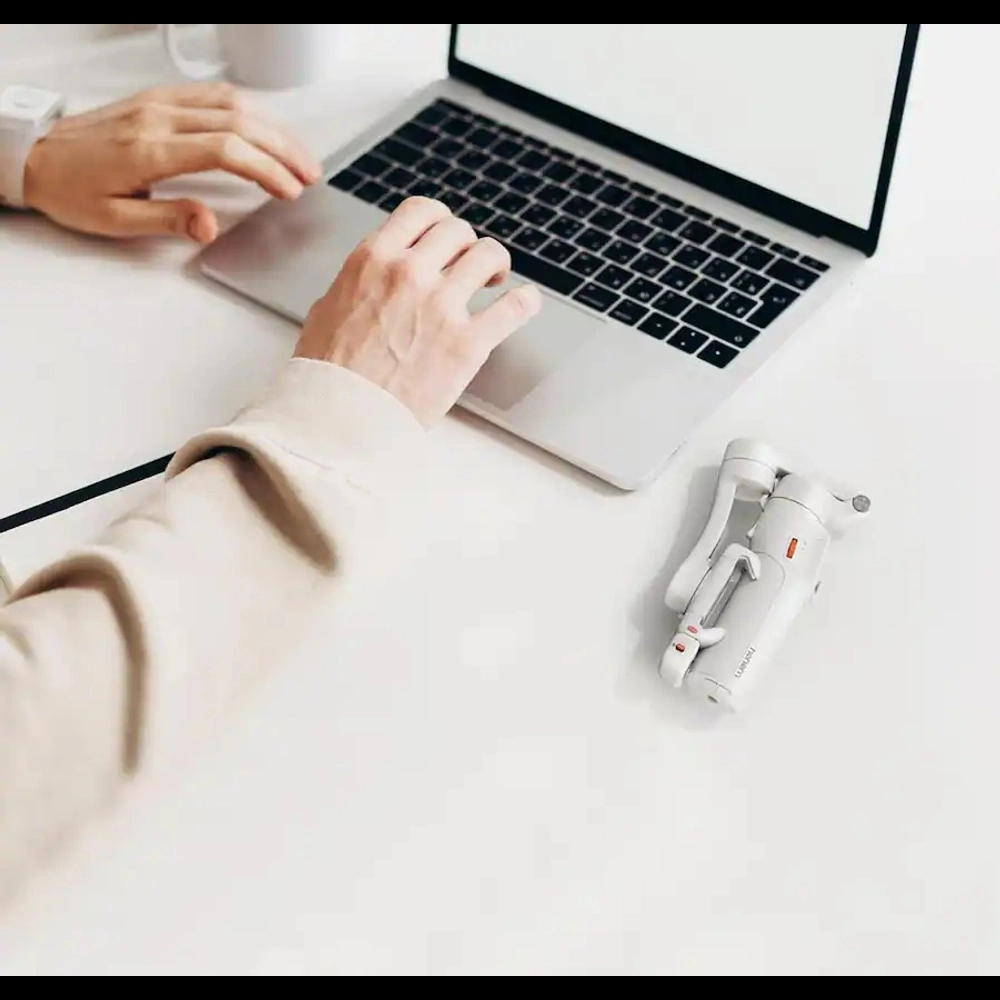 Hohem iSteady V3 White 3-Axis Smartphone Gimbal Stabilizer – Professional Anti-Shake Handheld Gimbal for Smooth Video Shooting 16 Hohem iSteady V3 White 3-Axis Smartphone Gimbal Stabilizer – Professional Anti-Shake Handheld Gimbal for Smooth Video Shooting - Image 16