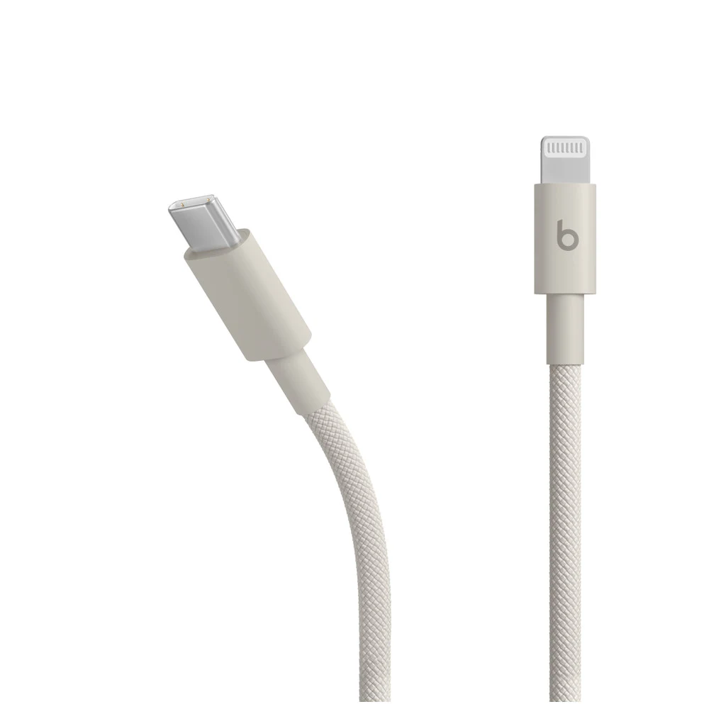 كابل Beats USB-C إلى Lightning Surge Stone – ضفيرة أوف وايت 1.5 متر، شحن سريع لطرازات iPhone وiPad مختارة، CarPlay، طرفان مقوّيان 6 طرفا USB-C وLightning في كابل Beats بلون Surge Stone