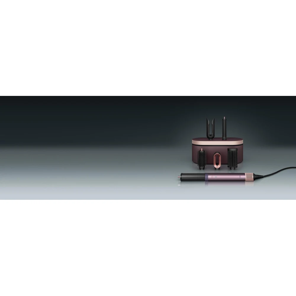 مصفف الشعر Dyson Airwrap Co-anda2x HS09 إصدار Straight+Wavy بلون Jasper Plum – لون برقوقي داكن، أسطوانتا Co-anda2x بقطر 30 و40 ملم، تجعيد بلمسة واحدة i.d. curl، محرك Hyperdymium 2، علبة عرض 10 مصفف الشعر Dyson Airwrap Co-anda2x Jasper Plum أثناء التصفيف