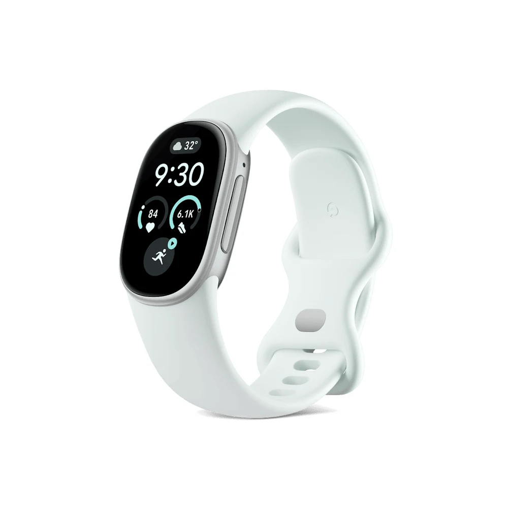 جهاز Google Fitbit Edge Fog – هيكل ألمنيوم فضي ساتان، سوار Fog فاتح، شاشة AMOLED بقياس 1.3 بوصة، GPS مدمج، بطارية حتى 7 أيام 6 جهاز Fitbit Edge Fog على المعصم