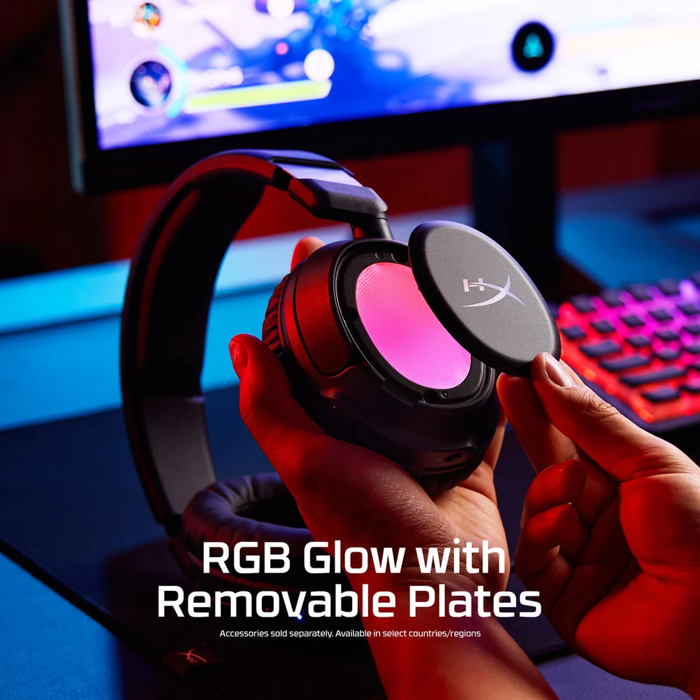 HyperX Cloud Flight 2 Wireless Black - RGB, 100H Battery, 2.4GHz + Bluetooth, Angled 50mm Drivers, Swappable Plates 8 HyperX Cloud Flight 2 Wireless in use