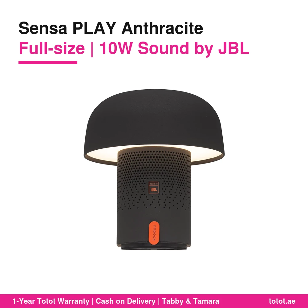 مصباح Kooduu Sensa PLAY Anthracite بالحجم الكامل – هيكل فولاذي وسماعة SOUND BY JBL بقدرة 10 واط، ضوء دافئ 2900 كلفن بتعتيم متدرج، بطارية حتى 11 ساعة، قاعدة شحن USB-C 1 Kooduu Sensa PLAY Anthracite