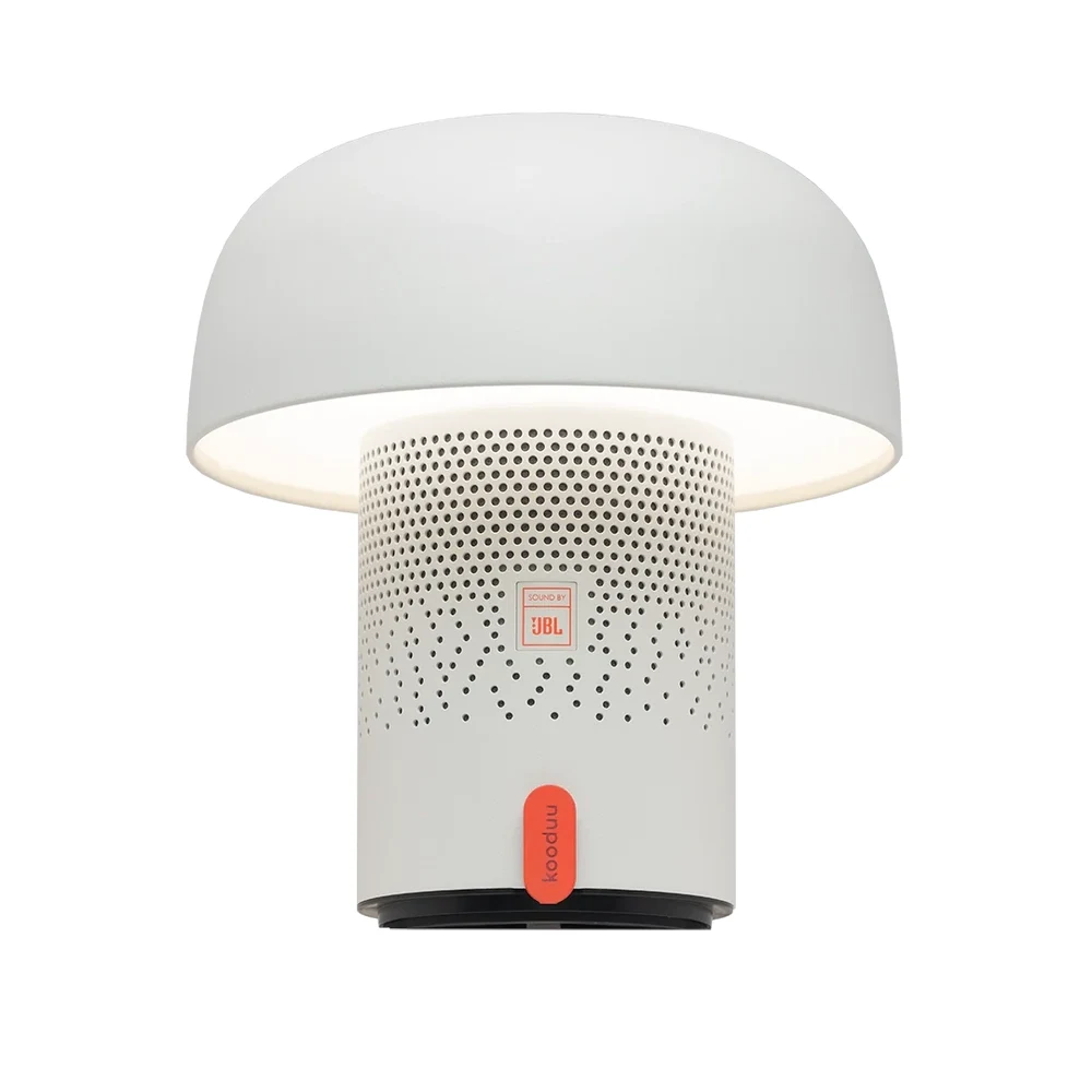 مصباح Kooduu Sensa PLAY Cloudy White بالحجم الكامل – سماعة SOUND BY JBL بقدرة 10 واط وصوت 360 درجة، ضوء دافئ 150 لومن بتعتيم متدرج، بطارية حتى 11 ساعة، قاعدة شحن USB-C 7 مصباح Kooduu Sensa PLAY Cloudy White بالحجم الكامل