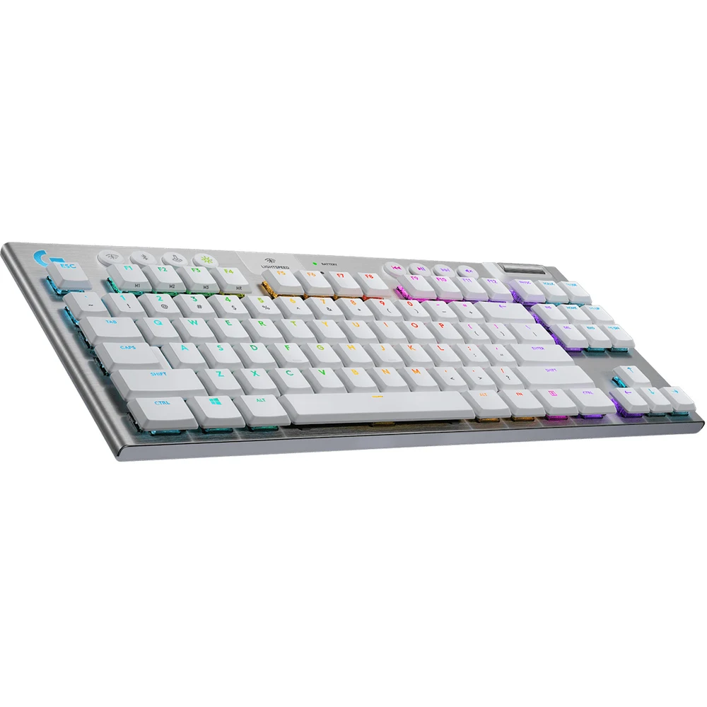 Logitech G915 TKL LIGHTSPEED Wireless Gaming Keyboard White - Low-Profile GL Tactile, LIGHTSYNC RGB, Bluetooth, US INT'L 6 Logitech G915 TKL White in use