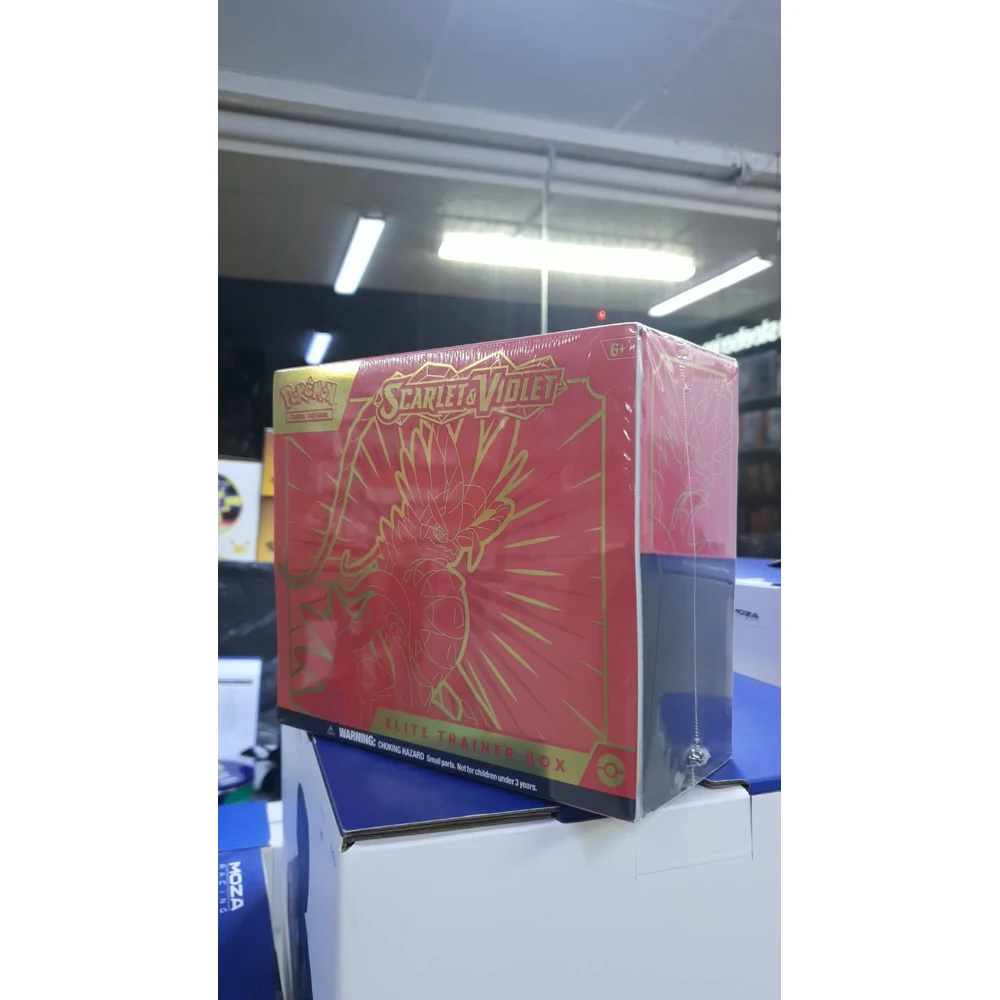 Pokémon TCG Scarlet & Violet Elite Trainer Box Koraidon – 9 Booster Packs, Full-Art Foil Koraidon Promo, 65 Sleeves, 45 Energy Cards, Collector's Box 4 بوكيمون Scarlet Violet Elite Trainer Box Koraidon - صورة 3