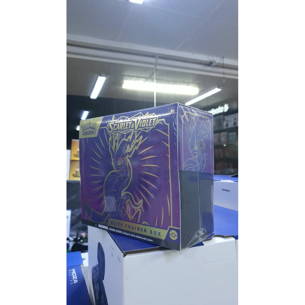 Pokémon TCG Scarlet & Violet Elite Trainer Box Miraidon – 9 Booster Packs, Full-Art Foil Miraidon Promo, 65 Sleeves, 45 Energy Cards, TCG Live Code 4 بوكيمون Scarlet Violet Elite Trainer Box Miraidon - صورة 3
