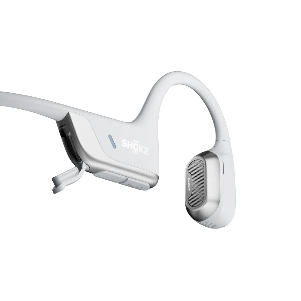سماعات Shokz OpenRun Pro 2 Mini Silver – سماعات مفتوحة بطوق صغير، توصيل عظمي DualPitch، ميكروفونات بتقليل ضوضاء ذكي، اتصال متعدد، بطارية 12 ساعة 8 صورة قريبة لمحول الصوت في سماعات Shokz OpenRun Pro 2 الفضية