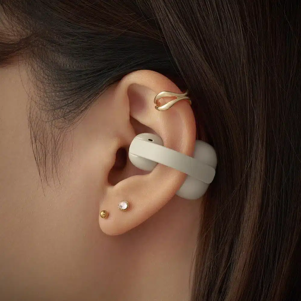 سماعات Sony LinkBuds Clip بيج رمادي (Greige) المفتوحة بتصميم المشبك (WF-LC900) – حتى 37 ساعة مع العلبة، ثلاثة أوضاع استماع، IPX4، اتصال بجهازين 8 سوني لينك بادز كليب بيج