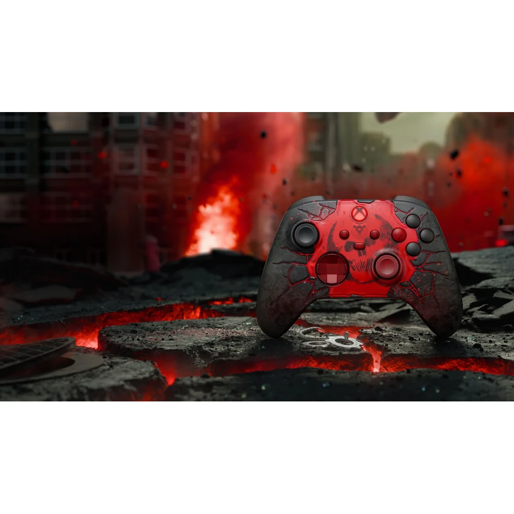 يد تحكم Gears of War E-Day من Xbox - إصدار محدود بشقوق محفورة بالليزر وزنادين أحمرين شفافين، لـ Xbox Series X|S والكمبيوتر 8 Gears of War E-Day Xbox Controller - official product image 7